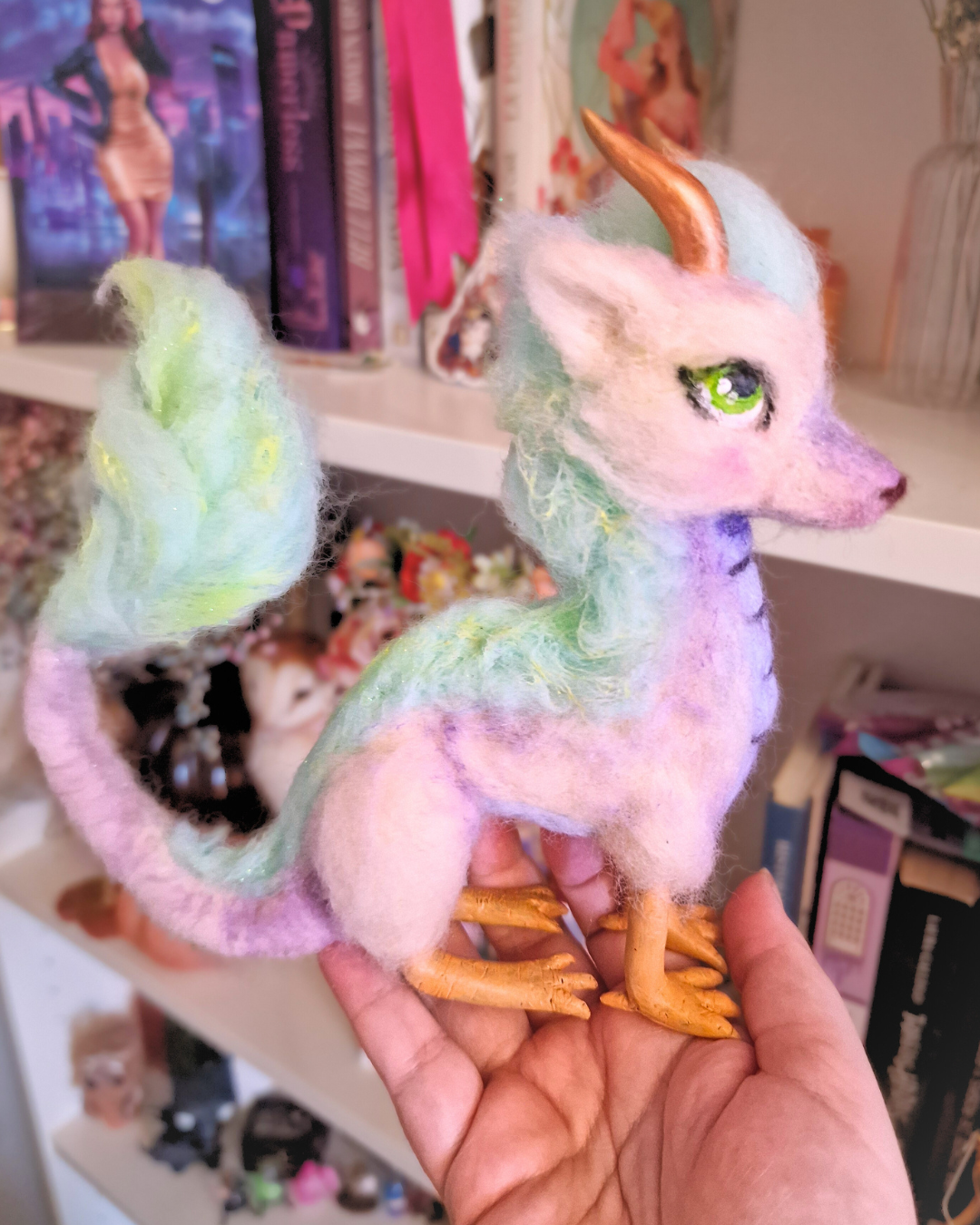 “Figura artesanal de Haku guardián de estanterías hecha a mano inspirada en El Viaje de Chihiro