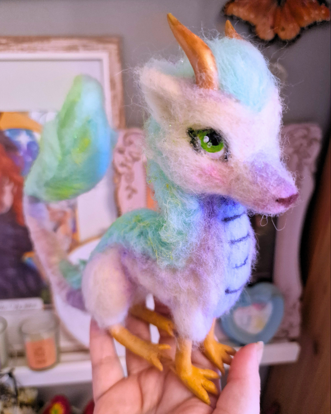 “Figura artesanal de Haku guardián de estanterías hecha a mano inspirada en El Viaje de Chihiro, figura de lana adorable