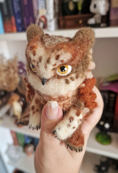 Figura artesanal de oso búho inspirada en Dragones y Mazmorras hecha a mano