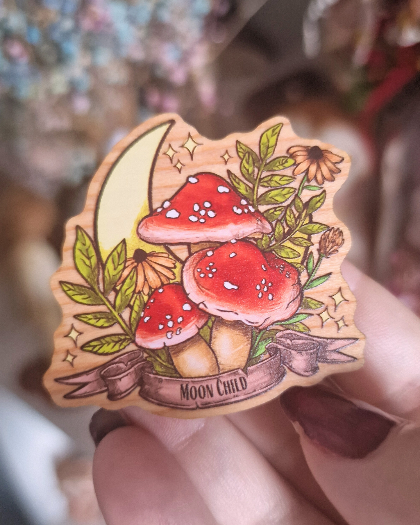 Pin de Madera Moon Child – Setas Mágicas y Luna