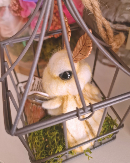 Polilla lectora - Figura Mágica Hecha a Mano