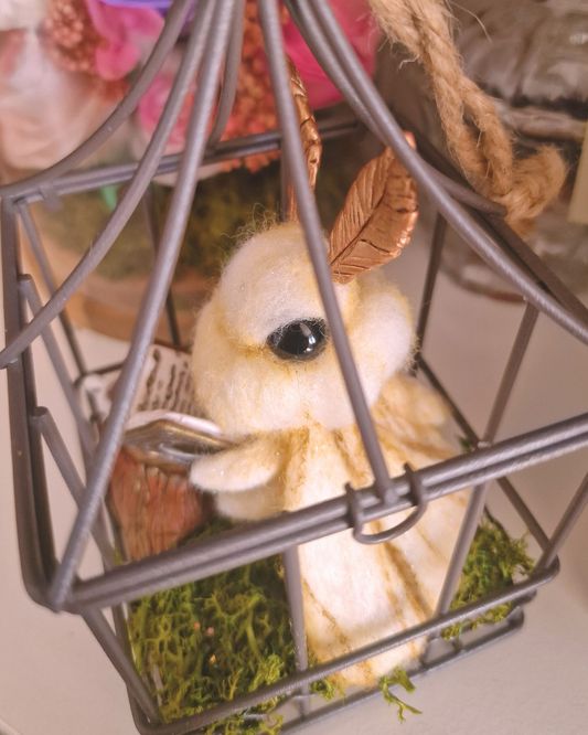 Polilla lectora - Figura Mágica Hecha a Mano