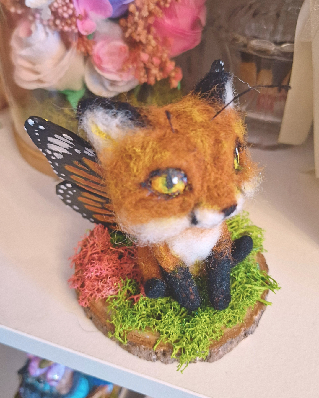 Zorro-Mariposa Guardián, Figura de Lana con Alas Esculpidas