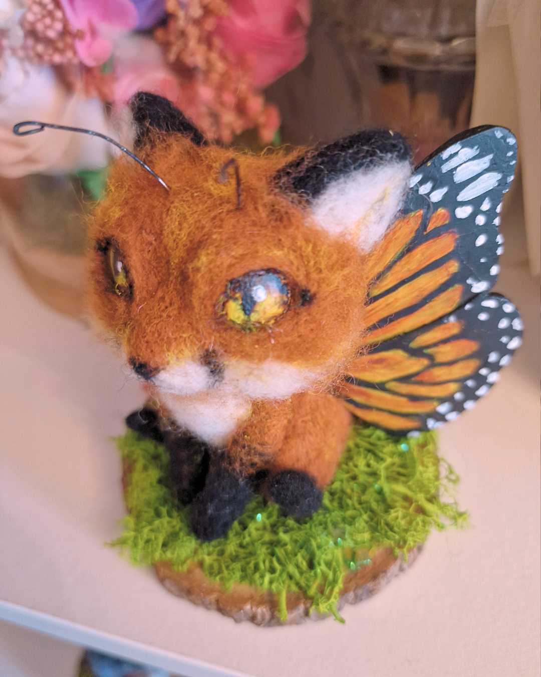 Zorro-Mariposa Guardián, Figura de Lana con Alas Esculpidas