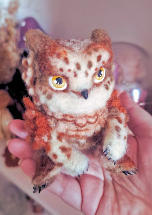 Figura artesanal de oso búho inspirada en Dragones y Mazmorras hecha a mano