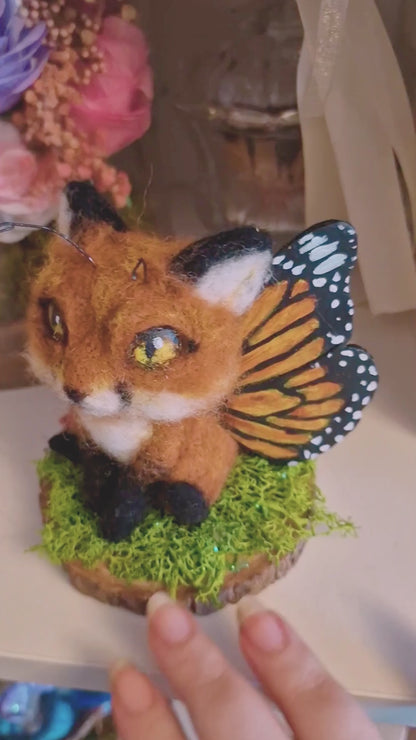 Zorro-Mariposa Guardián, Figura de Lana con Alas Esculpidas